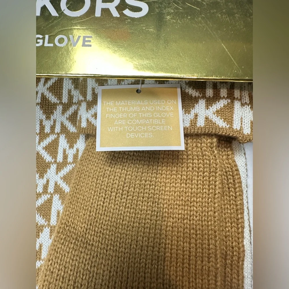NWT Authentic Michael Kors Knit 3 Pieces  Set Hat Scarf Gloves Dark Camel $148